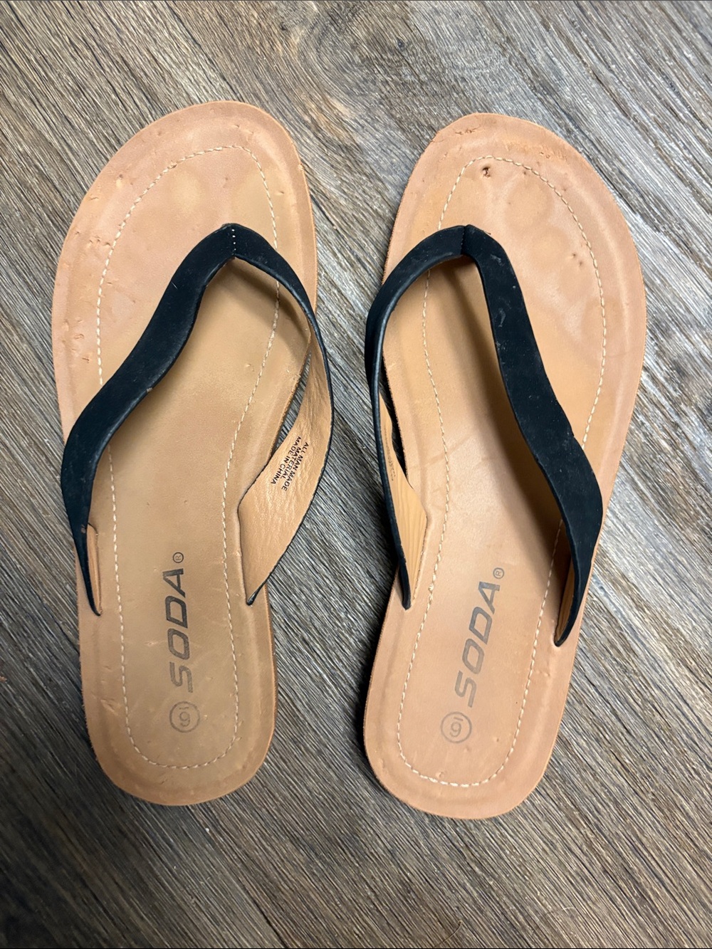 Soda Black Strap Tan Footbed Flip Flops Size 6